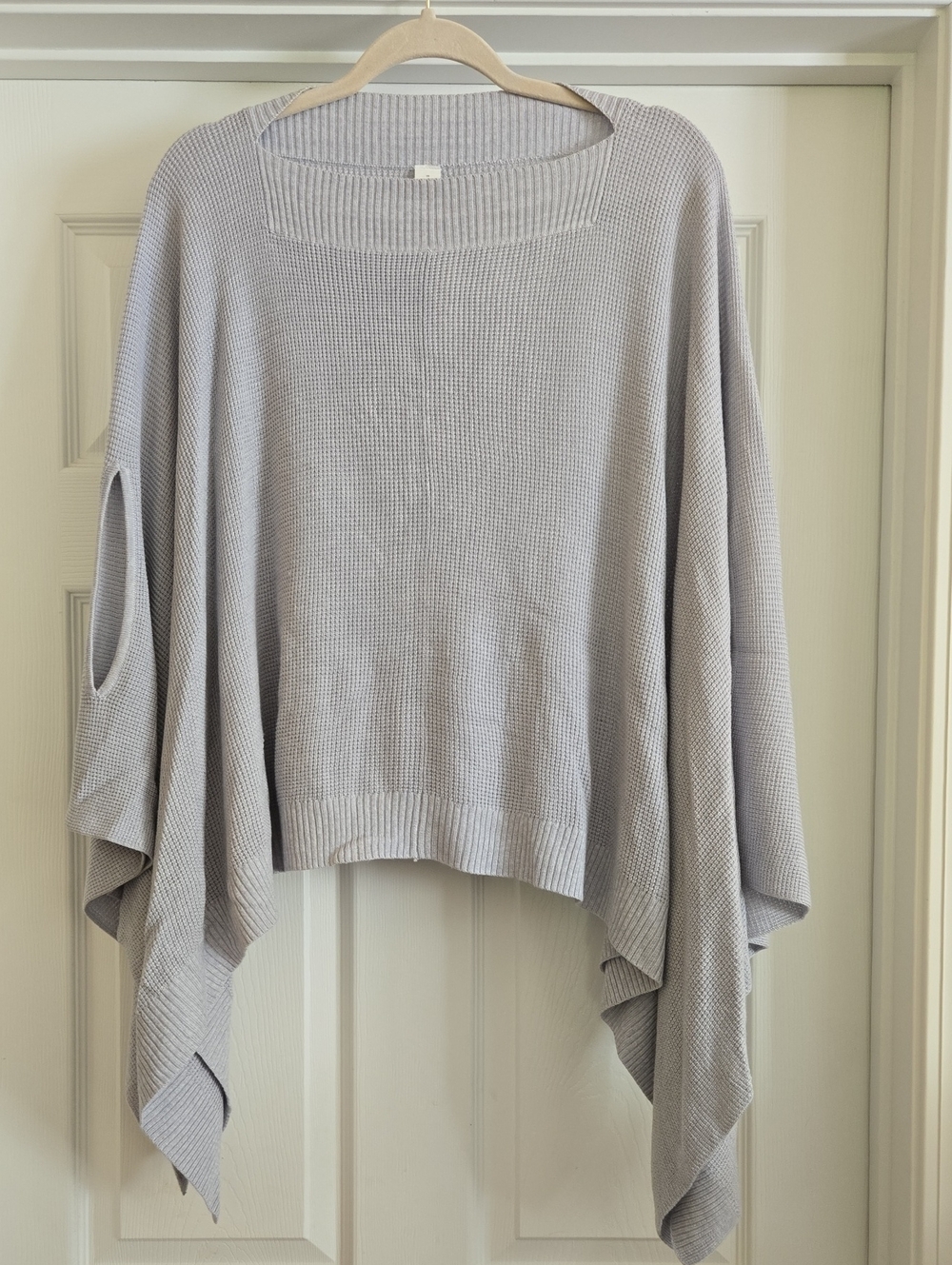 lululemon athletica Forward Flow Light Gray Knit Poncho